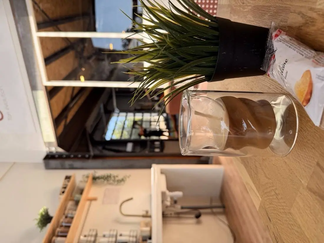 Le comptoir du coffee shop du studio EVERYBODYFIT à Meyzieu