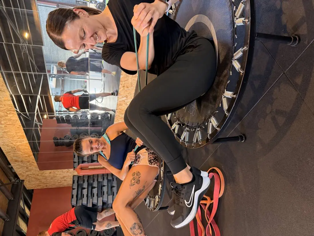 Le studio côté vie : fous rires pendant la séance chez EVERYBODYFIT